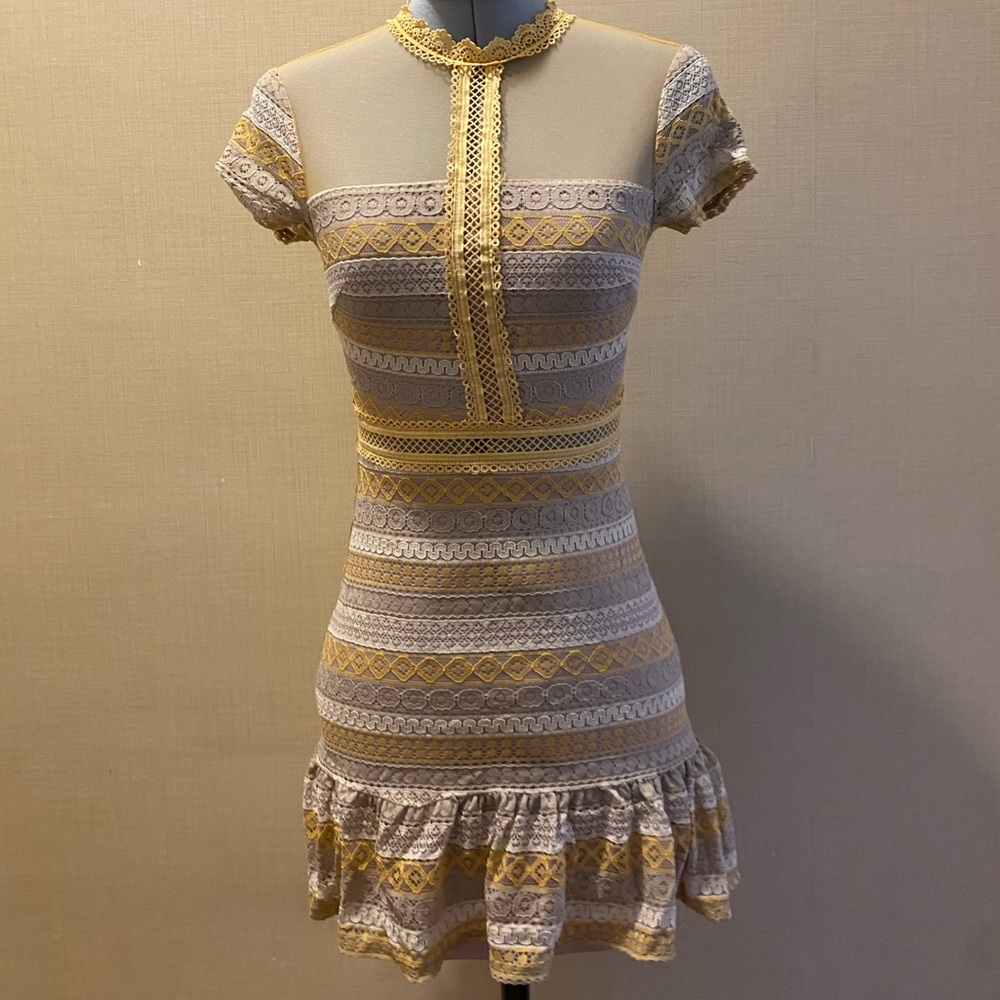 Francesca’s XXS yellow cream and tan mini dress.